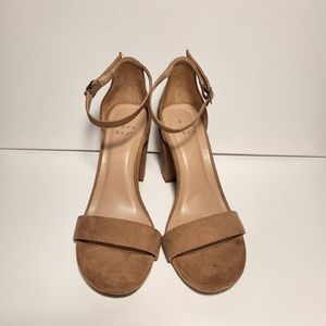 A New Day size 6 taupe block heeled sandals